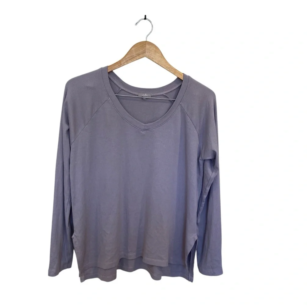 PJ Harlow Frankie Rib Long Sleeve V-Neck with Side Slits Size Medium Like New - Picture 2 of 11